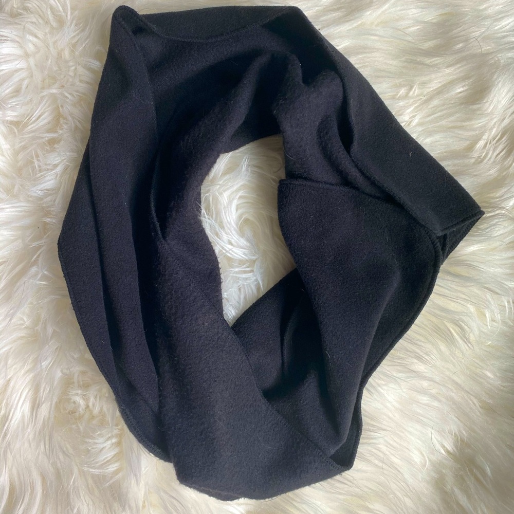 Old Navy Black Fleece Scarf